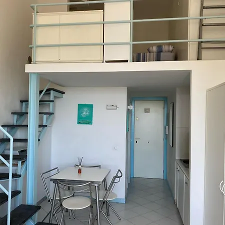 Luisa's Flat شقة